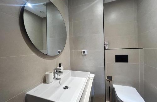 Gauthier Apartment | Small Cozy Nest in Quiet Area - Central with Balcony