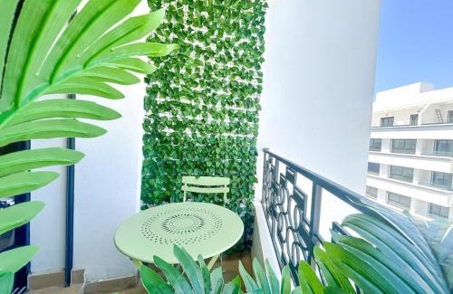 Gauthier Apartment | Small Cozy Nest in Quiet Area - Central with Balcony