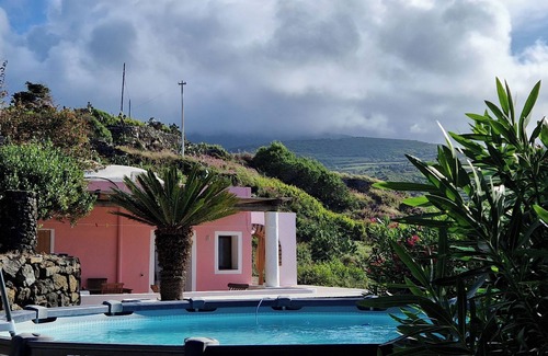 Kamma Apartment | Small dammuso with shared pool and what a view!