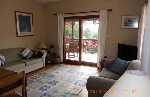 Bellawongarah Bed & Breakfast | Small farm living beautiful mountain views- acres of spectacular country garden