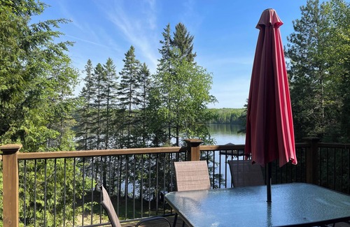 North Kawartha Cottage | Small group Autumn rate! Ask Family cottage private beach, volleyball, fire pit