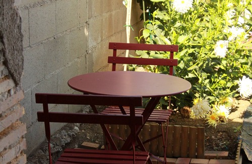 Chateau-Renault House | Small house in a quiet garden