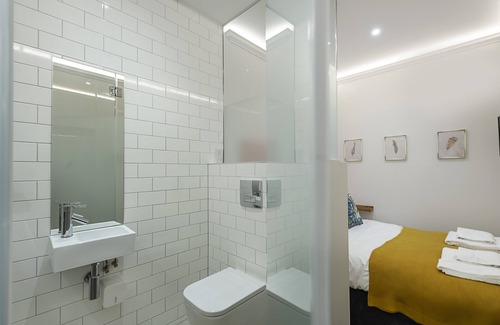 Campden Apartment | Small Kensington Studio, 5 mins to Kensington Palace & 10 mins to Portobello Rd