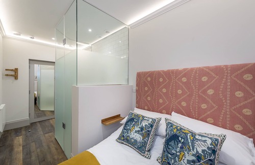 Campden Apartment | Small Kensington Studio, 5 mins to Kensington Palace & 10 mins to Portobello Rd