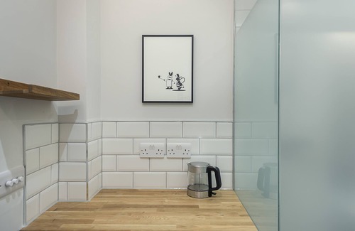 Campden Apartment | Small Kensington Studio, 5 mins to Kensington Palace & 10 mins to Portobello Rd