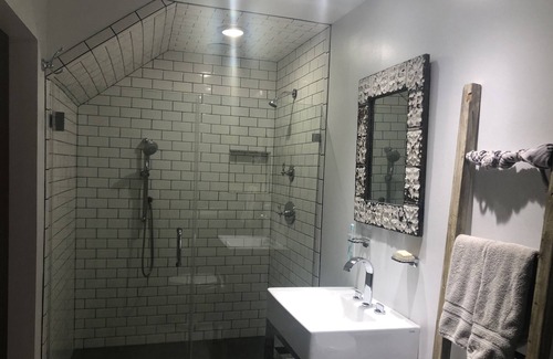 Neartown House | Small Oasis in the city Pool and dog friendly🐾