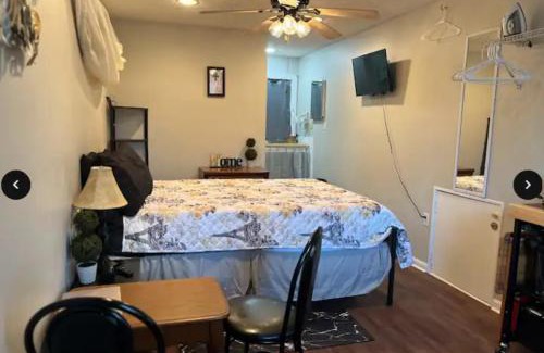 Elizabeth City House | Small private get away, tiny home garage studio apartment