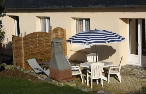Plomodiern House | Small quiet house with private garden, very well equipped
