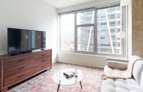 Eisenhower East Apartment | Smart 1BR Near Old Town & Amazon HQ w/ Gym