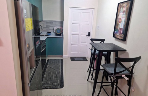 Portmore Apartment | Smart Beachfront Condo with Pool & Ocean Views