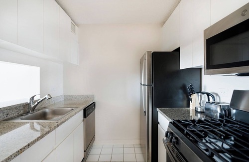 Upper East Side Apartment | Smart UES Studio w/Doorman, Gym and Pool #6180