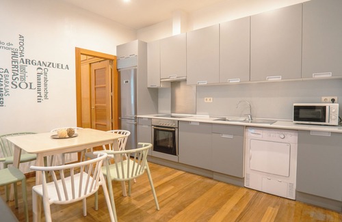 Barrio de las Letras Apartment | Smartr Madrid Atocha