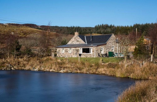 Blairgowrie Cottage | Smiddy Cottage - a cottage that sleeps 4 guests in 2 bedrooms