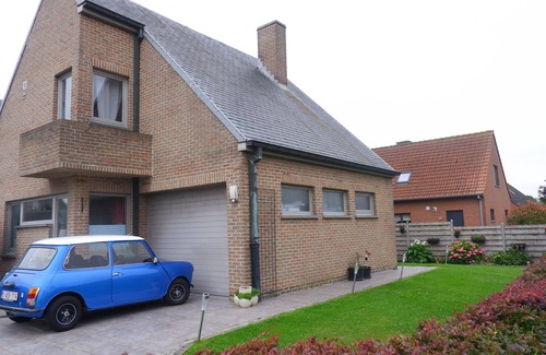 Blankenberge Bed & Breakfast | SMILEY awaits you in quiet area animals ok 5 min from beach and center