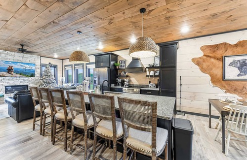 Sevierville Ski Chalet | Smith Creek Reserve - Resort Waterpark - 22 Guests