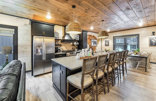 Sevierville Ski Chalet | Smith Creek Reserve - Resort Waterpark - 22 Guests