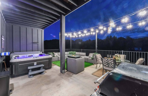 Sevierville Ski Chalet | Smith Creek Reserve - Resort Waterpark - 22 Guests