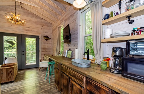 Crane Hill Cottage | Smith Lake Fish Camp
