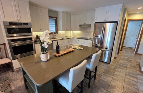 Huddleston House | Smith Mountain Sunrise: Waterfront Party Deck, Great Water Views, Pet Friendly