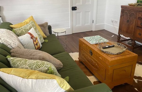 Smithtown House | Smithtown Champagne B&B (Bed & Bubbles)