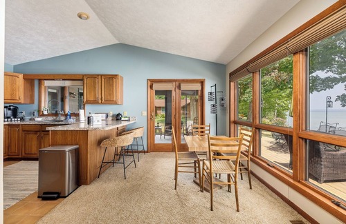 Traverse City House | Smokey Hollow's Secret | Hot Tub | Beach | AC |