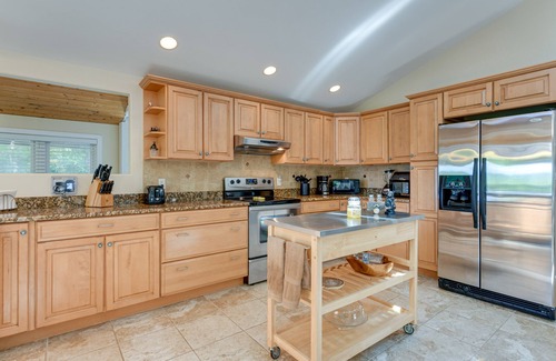 Franklin House | Smoky Mountain Getaway w/Private Hot Tub!