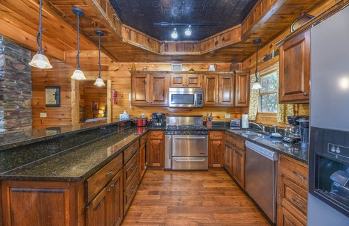 Pigeon Forge Cabin | SmokyStays 6 Bedroom Cabin