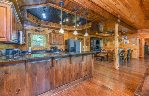 Pigeon Forge Cabin | SmokyStays 6 Bedroom Cabin