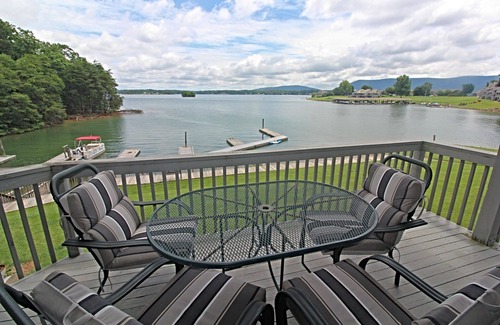 Smith Mountain Lake Condo | Smooth Sailing at Smith Mountain Lake! Sleeps 4