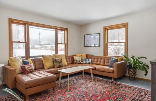 Jeffersonville House | Smuggler's Notch Mountain House with hot tub & river