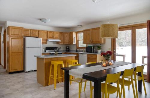 Jeffersonville House | Smuggler's Notch Mountain House with hot tub & river