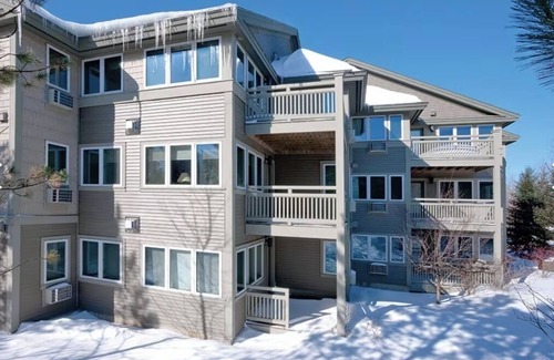 Jeffersonville Condo | Smugglers Notch 4-bedroom, 4 bathroom Presidential condo in the North Hill Comm.