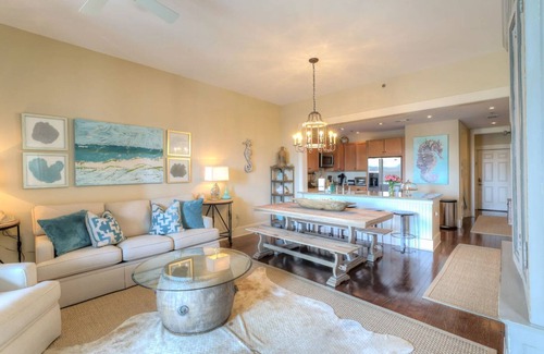 Santa Rosa Beach Condo | Smurf Mountain by AvantStay | Private Beach + Pool | RedFish Village