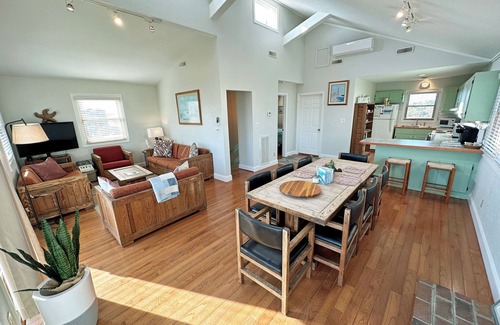 South Nags Head House | SN9911- 4 BR OS cottage in SNH, convenient beach access, ocean/sunset views.
