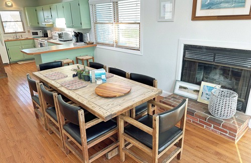 South Nags Head House | SN9911- 4 BR OS cottage in SNH, convenient beach access, ocean/sunset views.