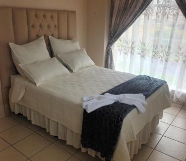 Greater Johannesburg Metropolitan Area House | Snooze Guesthouse