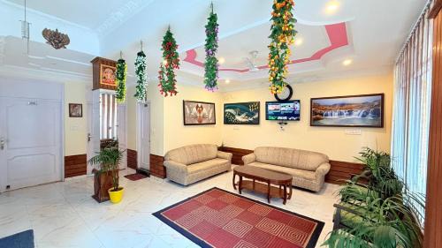 Dharamshala Apartment | Snow Crest Inn A Pure Veg Hotel- Natural landscape Mountain View
