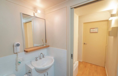 Hotham Heights House | Snow Escape Schnapps 1