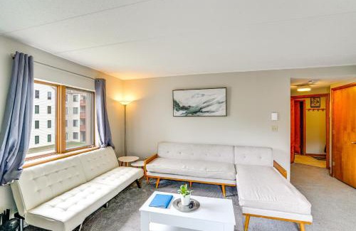 West Dover Apartment | Snow Mountain Condo Hot Tub and Shuttle to Resort