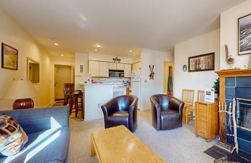 West Dover Apartment | Snow Mountain Village 13A