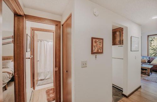 Glacier Apartment | Snowater Condo 55 - Wood Stove - Wi-Fi - W-D