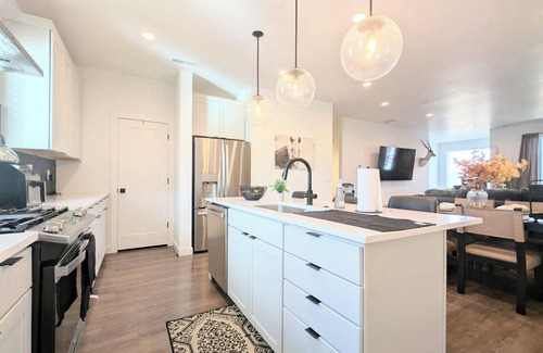 Mountain Green Condo | Snowbasin, Powder, IKON, Workstation, Ski home