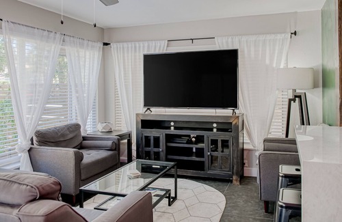 Poiciana Park II House | Snowbird-friendly duplex with free WiFi, central AC & shared W/D - dogs welcome