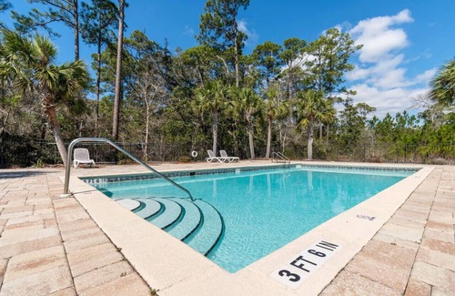 Navarre Villa | *Snowbird Rates* Pool, Paddle Boards & BBQ Grill