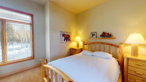 Mammoth Lakes House | Snowcreek Resort Vacation Rentals 719 Fairway Circle