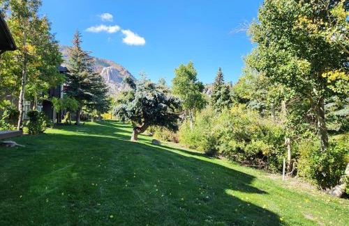 Mammoth Lakes House | Snowcreek Resort Vacation Rentals 719 Fairway Circle