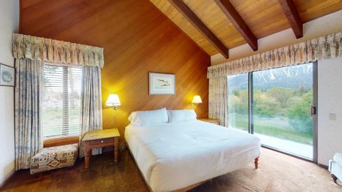 Mammoth Lakes House | Snowcreek Resort Vacation Rentals 99 Sanctuary