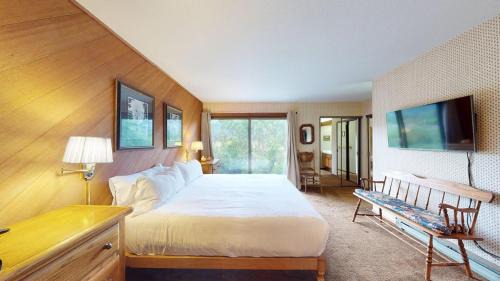 Mammoth Lakes House | Snowcreek Resort Vacation Rentals 99 Sanctuary