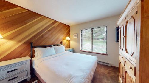 Mammoth Lakes House | Snowcreek Resort Vacation Rentals 99 Sanctuary