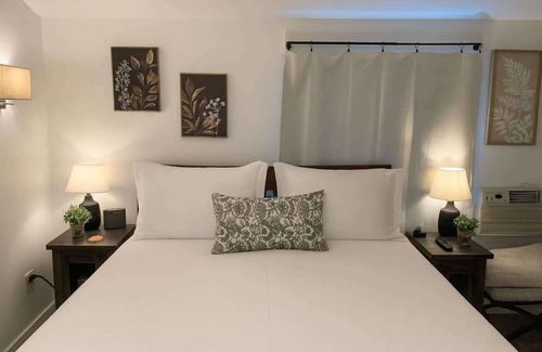 Leavenworth Hotel | Snowcreek Suite BnB - Ponderosa - Hot Tub